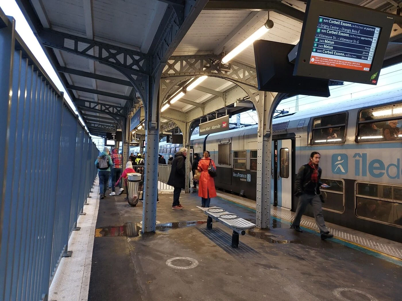 Une femme percutée par un train en gare de Garges-Sarcelles, le trafic du RER D perturbé