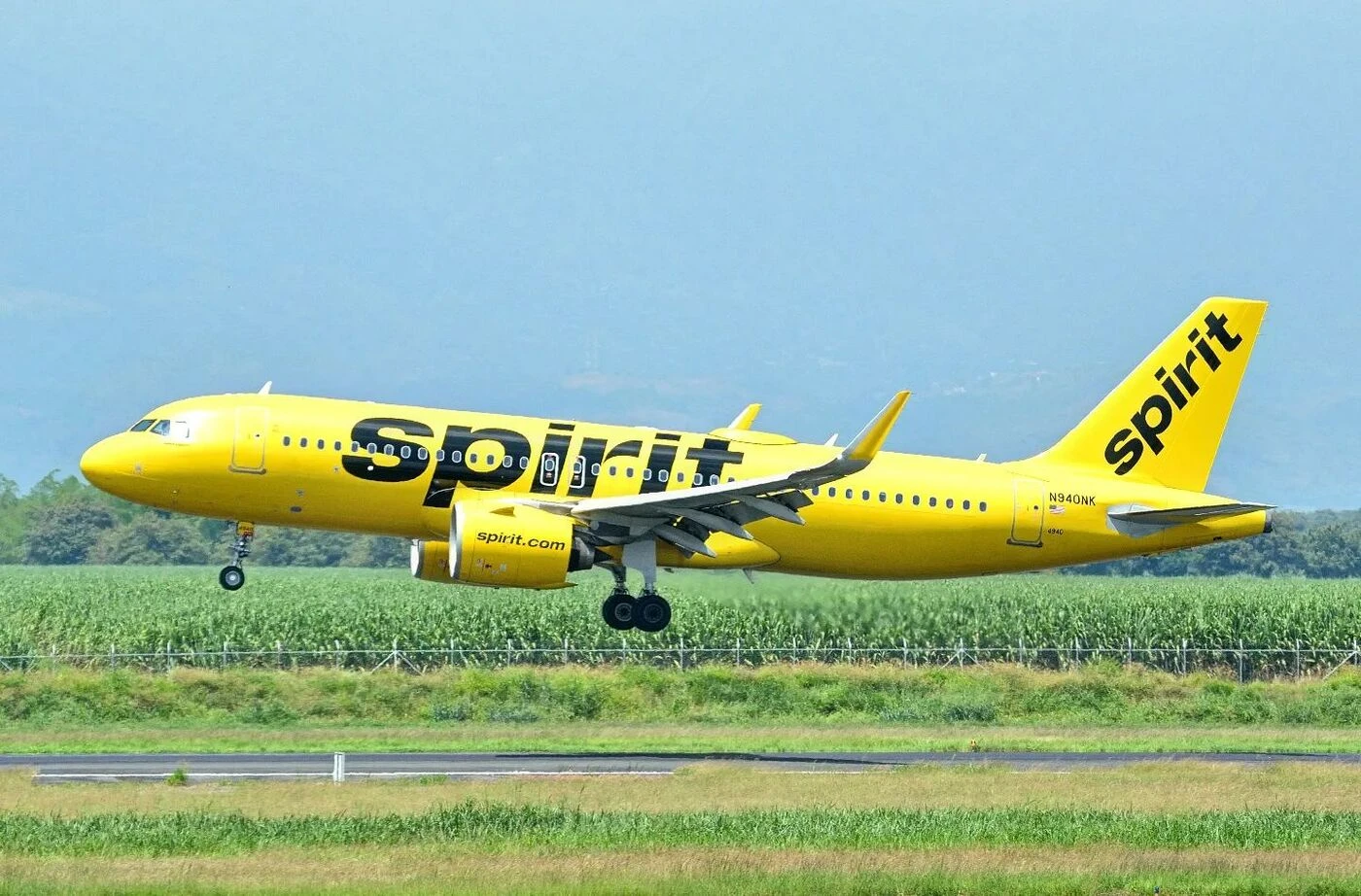 « Il a été démis de ses fonctions » : un pilote de Spirit Airlines arrêté pour avoir harcelé deux enfants