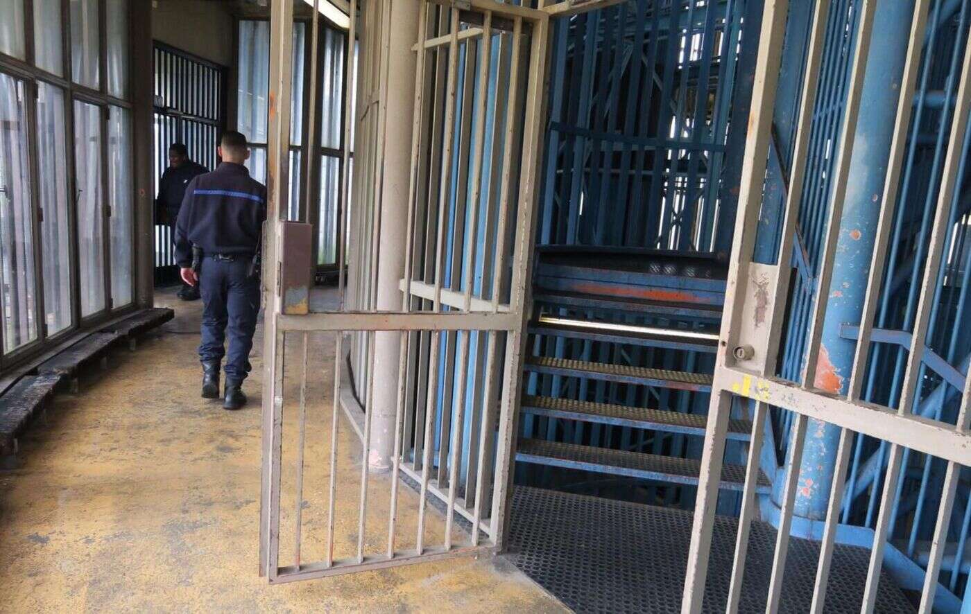 À la prison de Bois-d’Arcy, 1 000 détenus pour 500 places : un taux d’occupation « sans précédent »