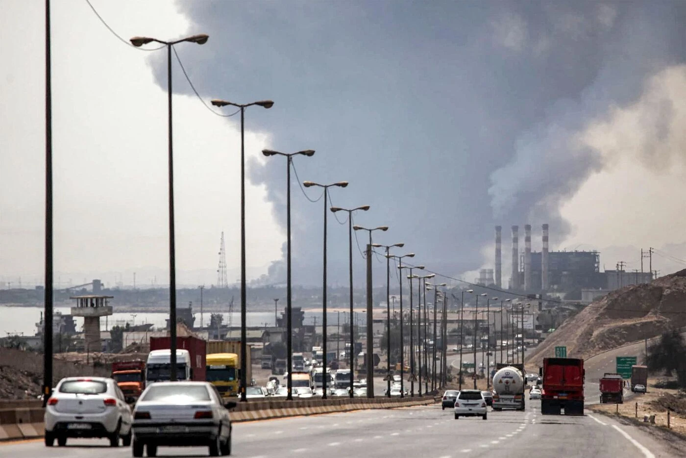 Explosion dans un port en Iran : qu’est-ce que le perchlorate de sodium, substance soupçonnée d’être à l’origine du drame ?