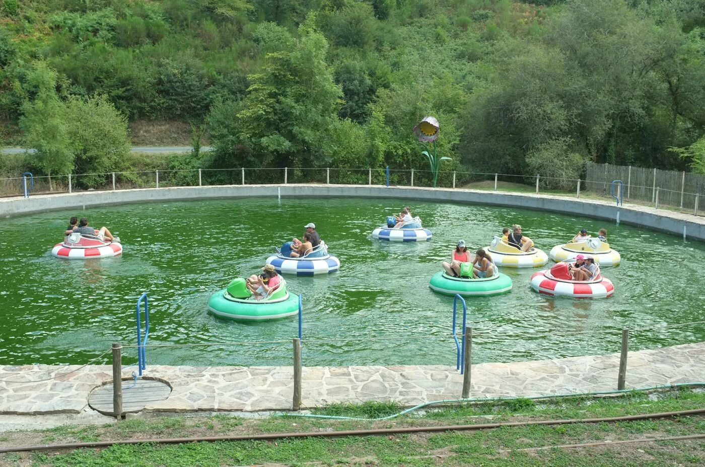 En Vendée, petits et grands s’amusent comme avant dans ce parc d’attractions « à l’ancienne »