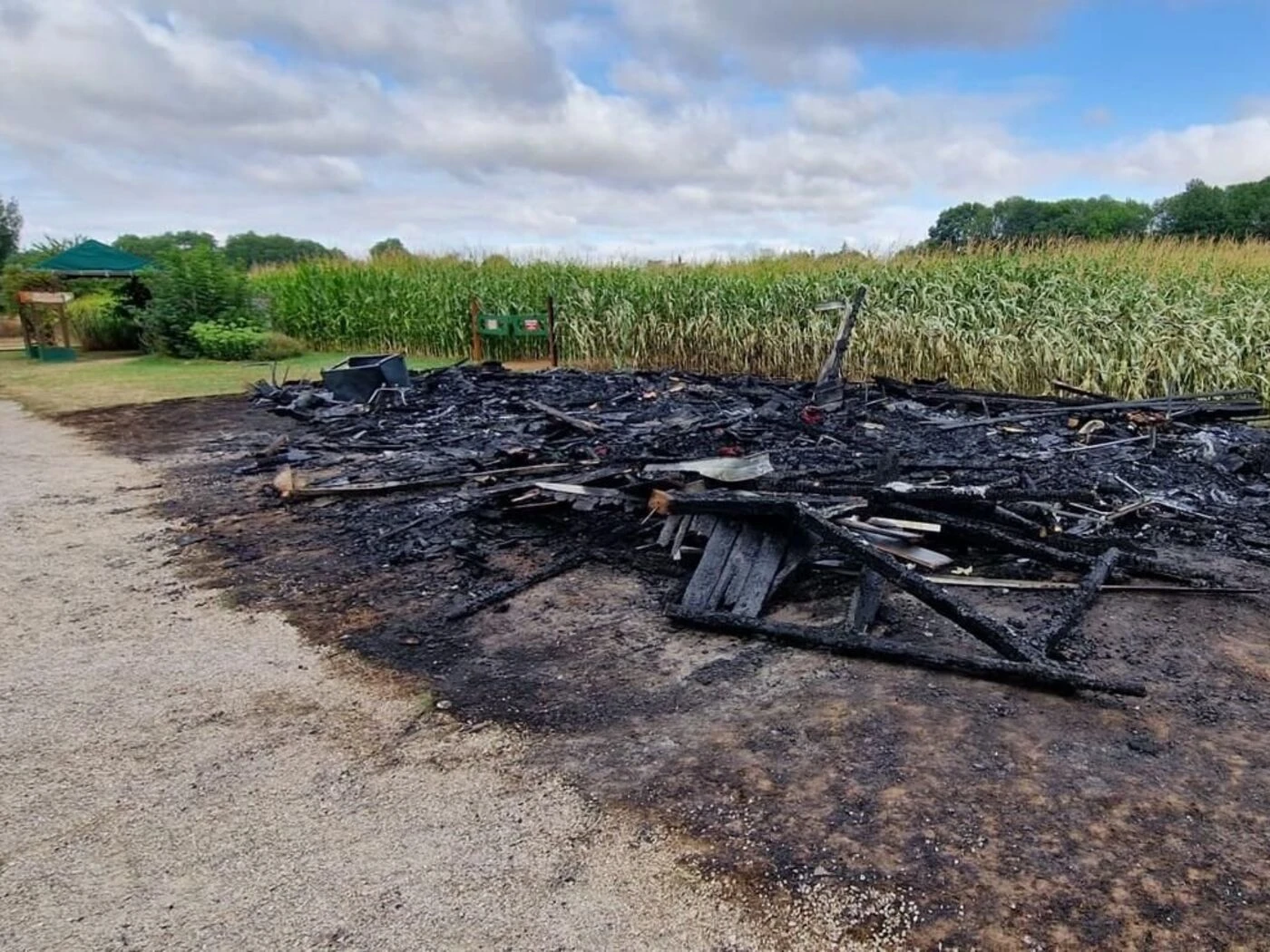 « Des habitants nous ont proposé leur aide » : élan de solidarité après un incendie au Labyrinthe de Beaugency