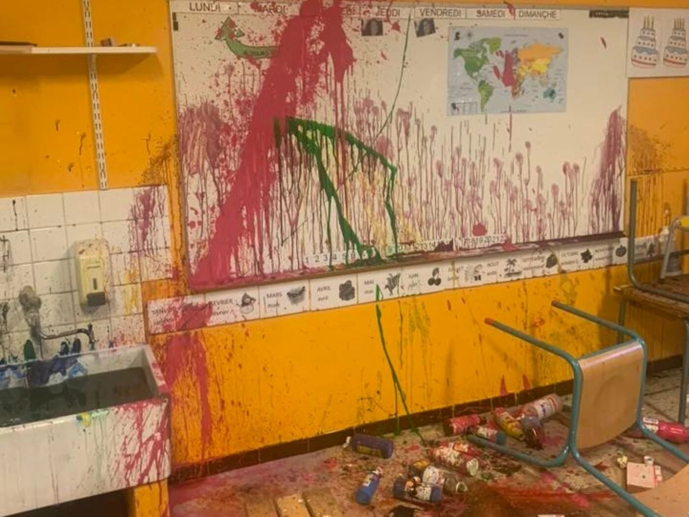 « Inacceptable » : une école d’Arles vandalisée par un groupe de jeunes mineurs, la mairie dépose plainte