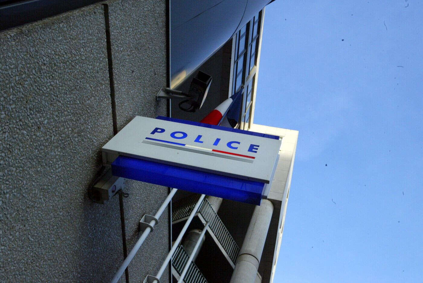 Paris : un homme se rend au commissariat avec un obus, le poste évacué et la circulation coupée