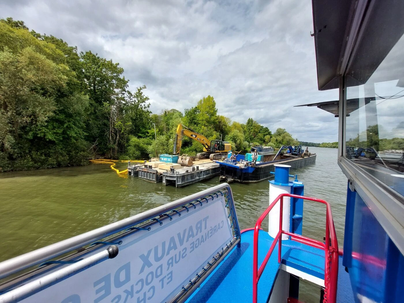 Comment le guichet d’une piscine parisienne s’est transformé en épave… dans les Yvelines