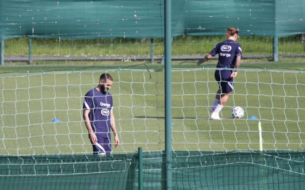 Euro 2021 : Benzema retouche le ballon, Mbappé retrouve le sourire... le journal des Bleus