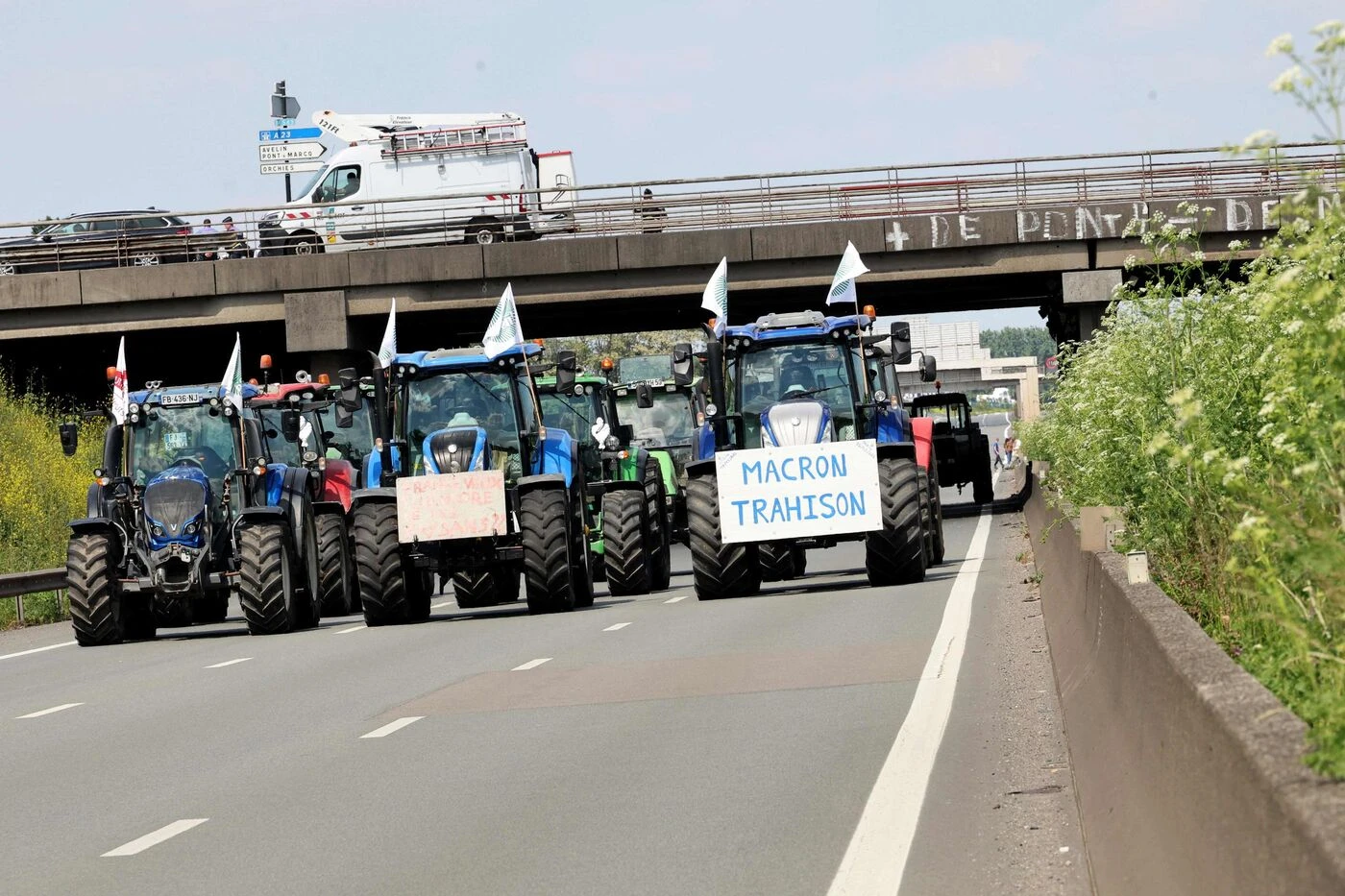 Colère des agriculteurs : « On ne peut pas accepter ça », des autoroutes à nouveau bloquées dans le Nord