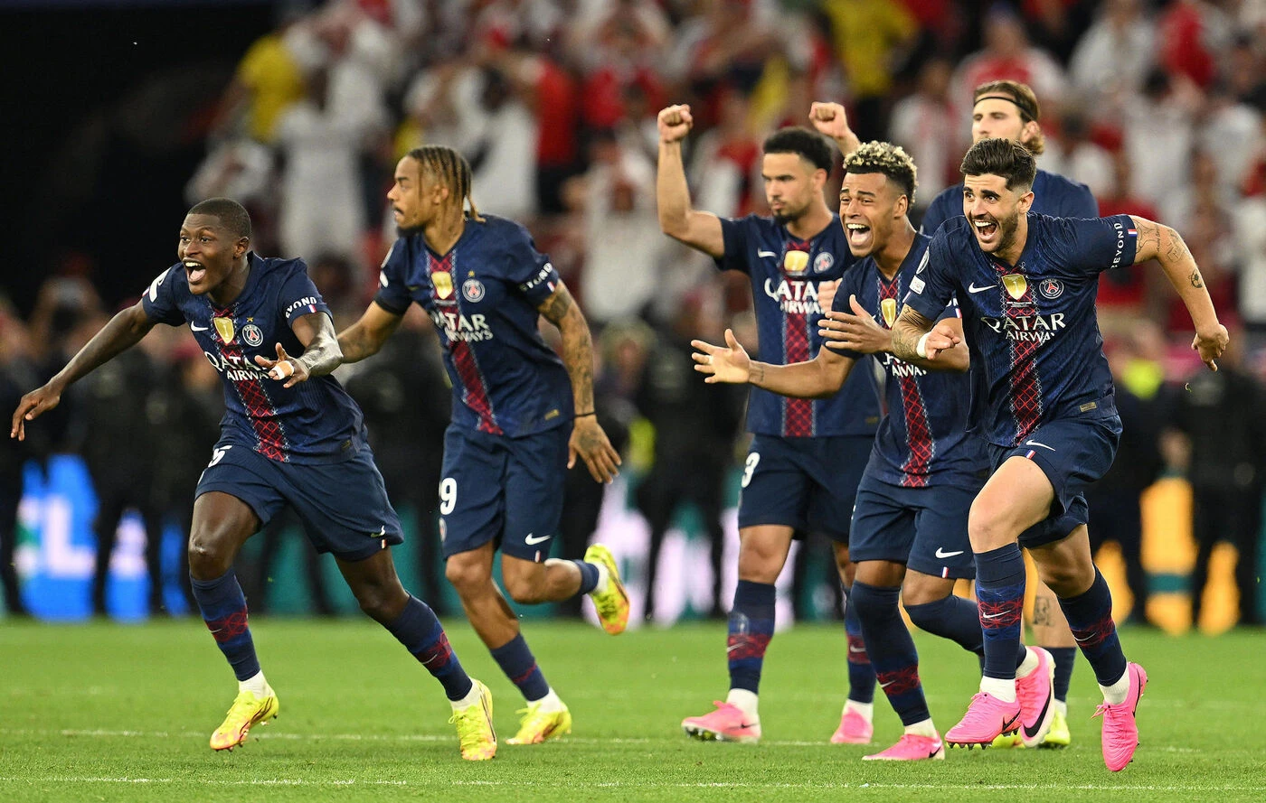 PSG - Arsenal : les images de la folle séance de tirs au but qui donne le titre aux Parisiens