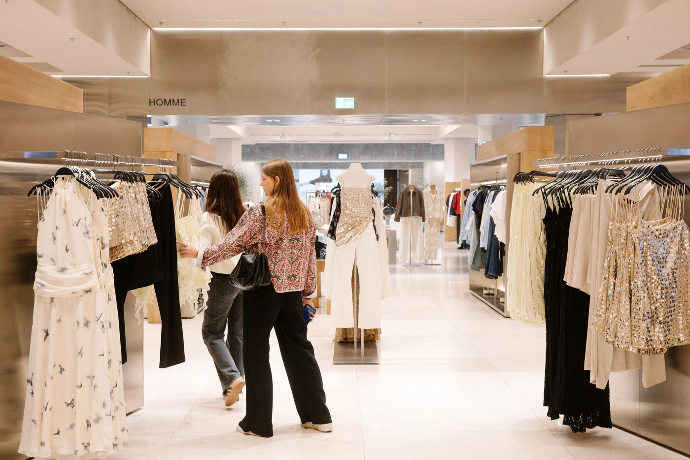 Chaque Français a acheté 42 pièces vêtements neufs en 2024, un record