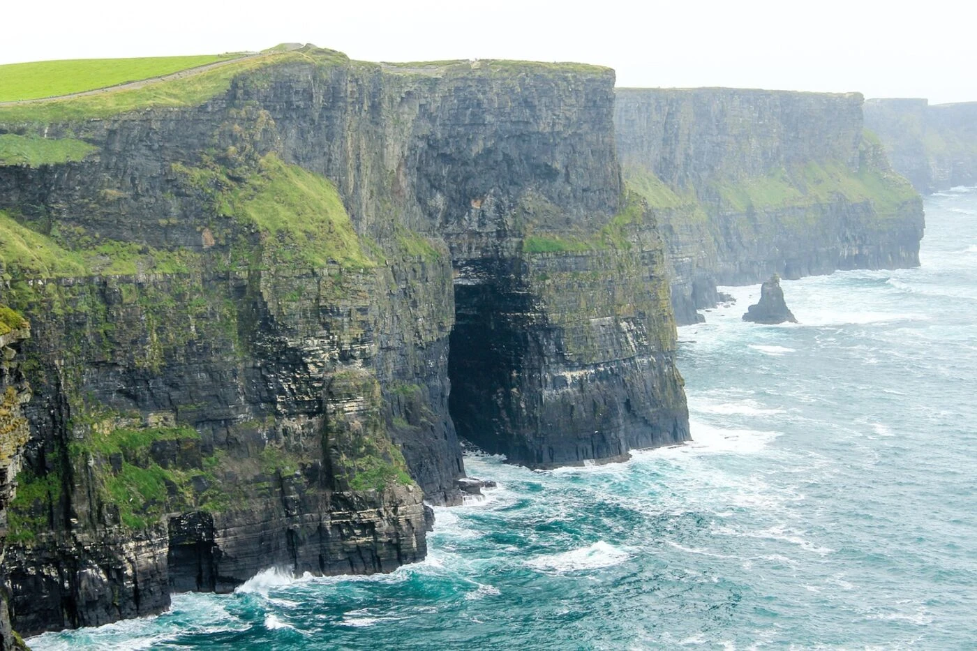 Un Chinois de 12 ans, meurt en tombant des falaises de Moher après avoir glissé dans une flaque d’eau