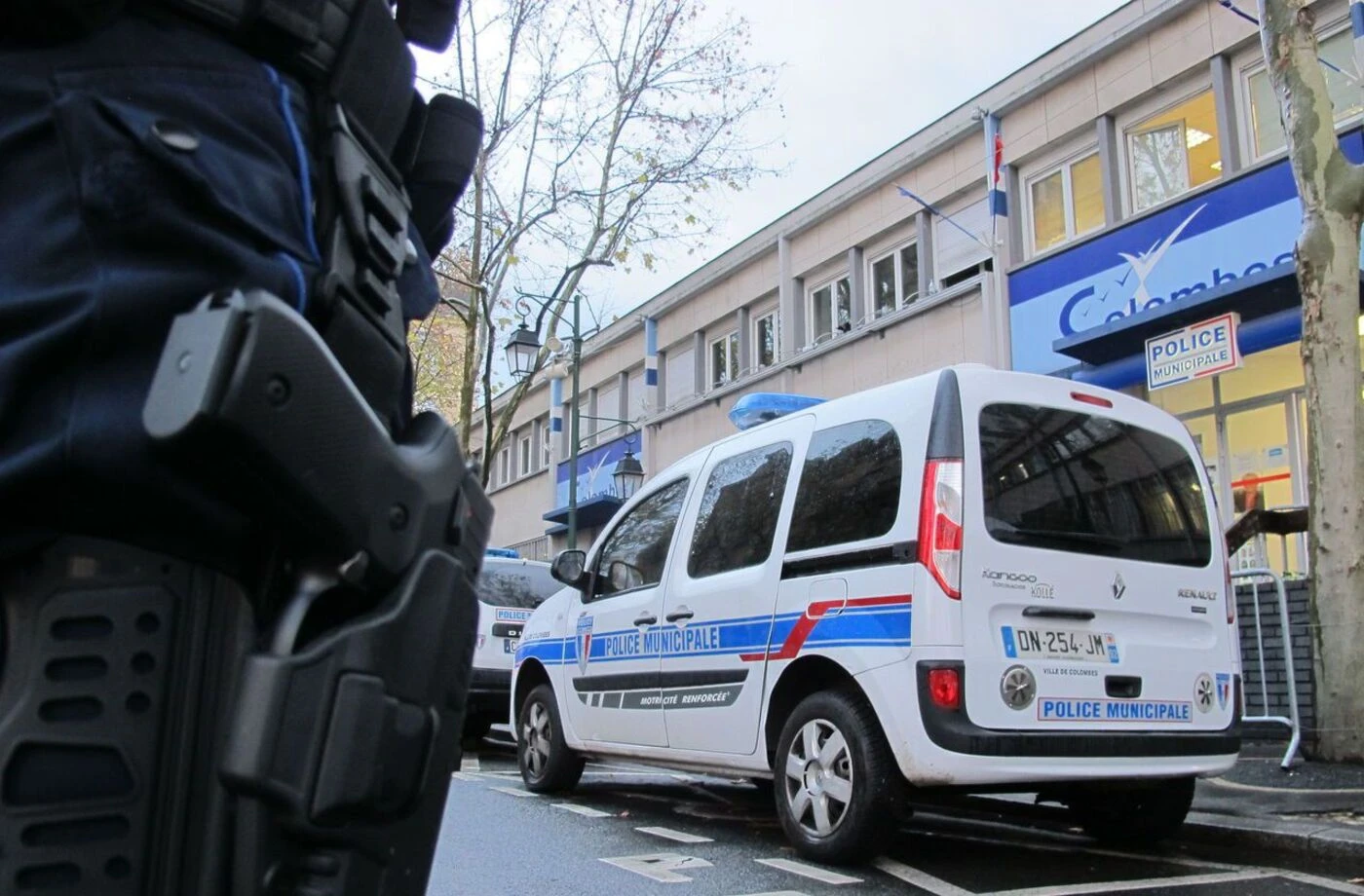 Colombes-Argenteuil : un policier municipal percuté lors d’un refus d’obtempérer, son collègue ouvre le feu