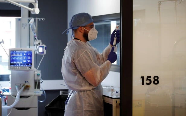 Covid-19 en France : 1349 patients en soins critiques et 12 nouveaux décès