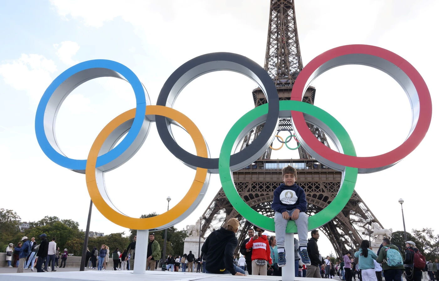 Parade sur la Seine, karaoké géant, fête des volontaires… Un an après les JO, Paris sort le grand jeu