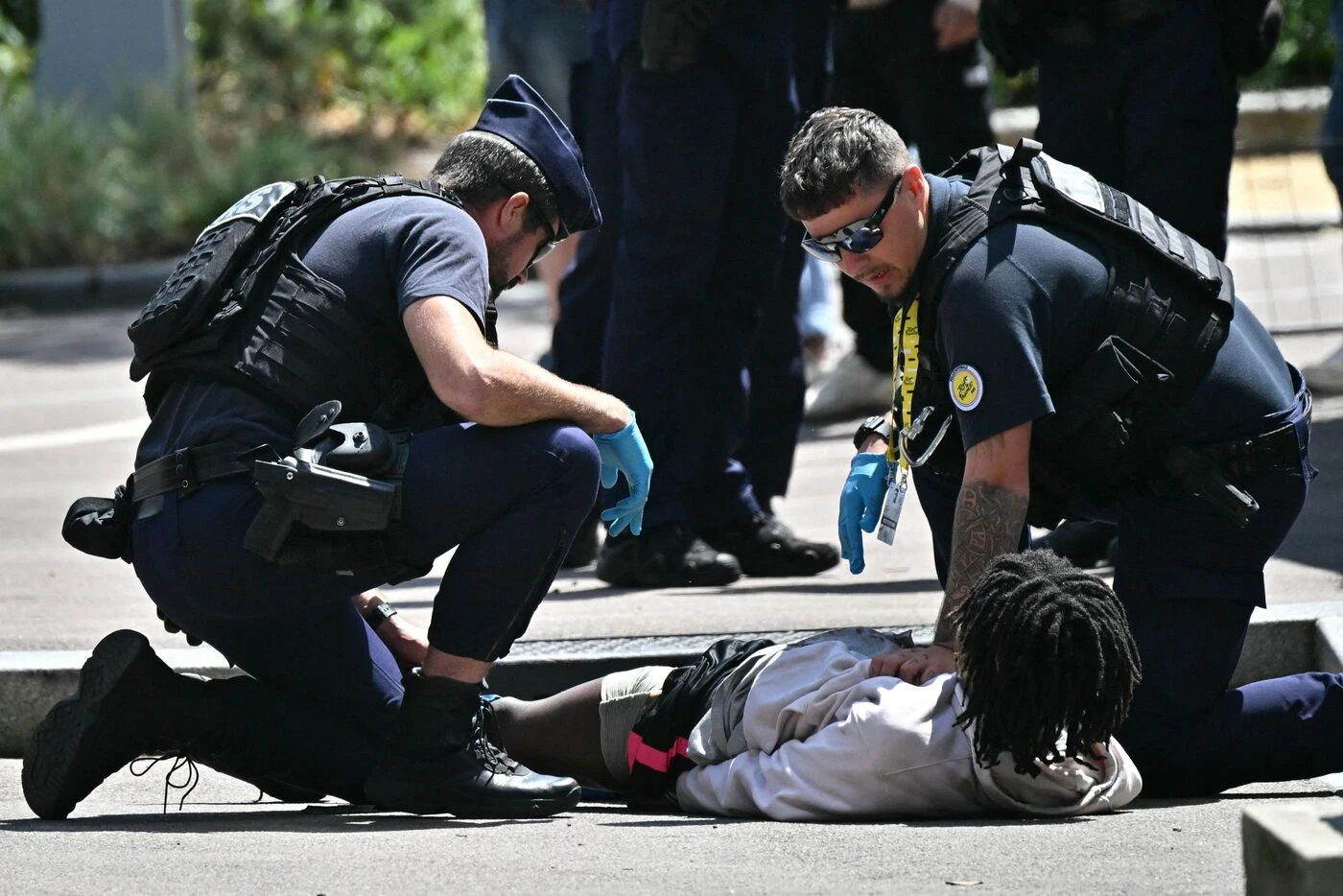 « Mon fils n’a rien fait, il est malade » : l’agresseur au couteau sur le Tour de France interné en psychiatrie