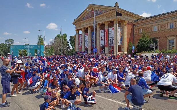 Euro 2021 : les supporters français bouillants avant d’affronter la Hongrie
