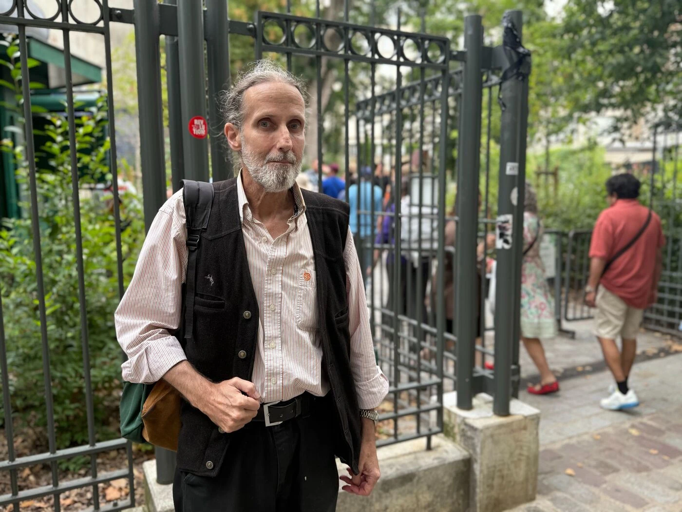 Paris : Paul Susen, le musicien des Abbesses privé de violon, va récupérer son instrument ce mardi