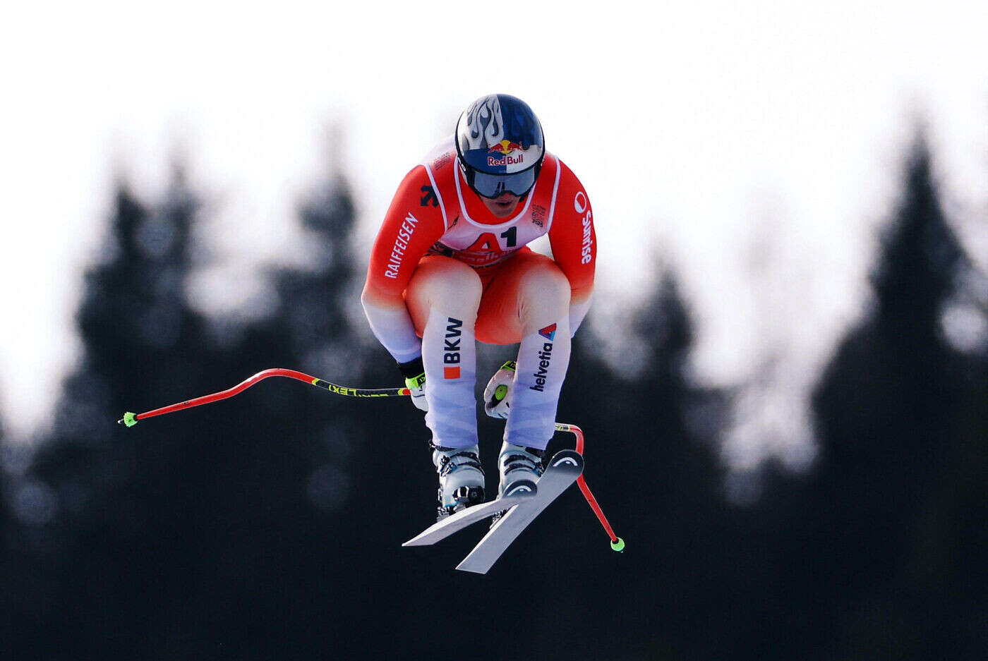 Descente des mondiaux de ski alpin : le Suisse Von Allmen sacré, Odermatt battu, Allègre premier Français