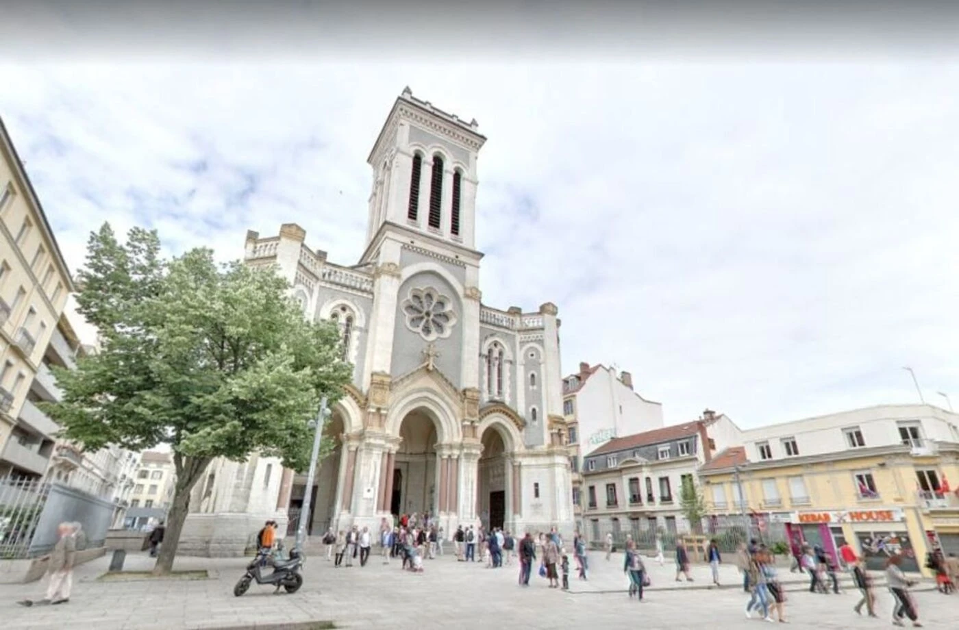 Vol d’un collier, vidéo diffusée… Ce que l’on sait de l’agression d’une septuagénaire dans la cathédrale de Saint-Étienne