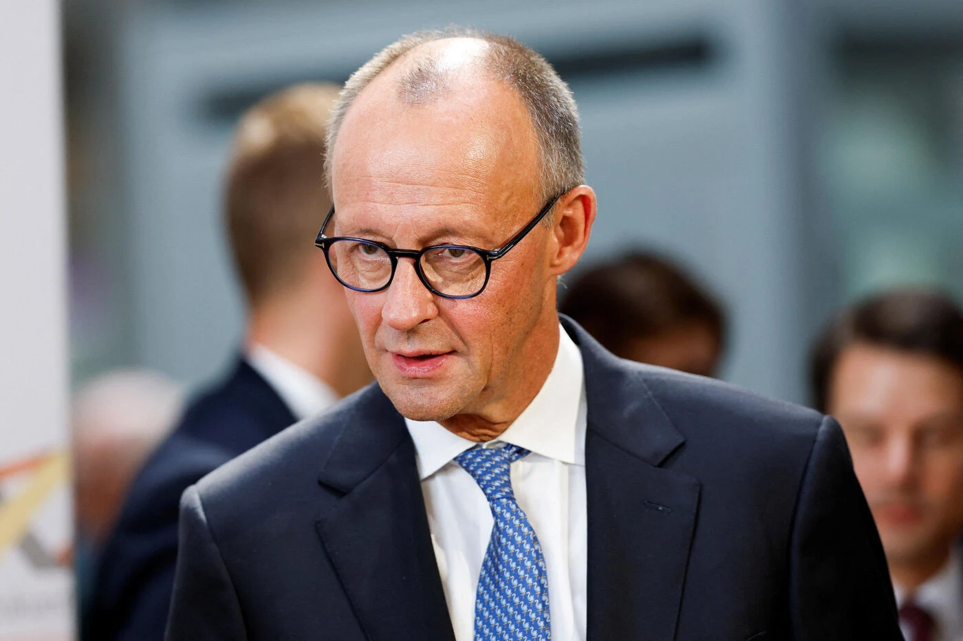 Véhicules thermiques : le chancelier allemand Friedrich Merz réclame la levée de l’interdiction de leur vente en 2035
