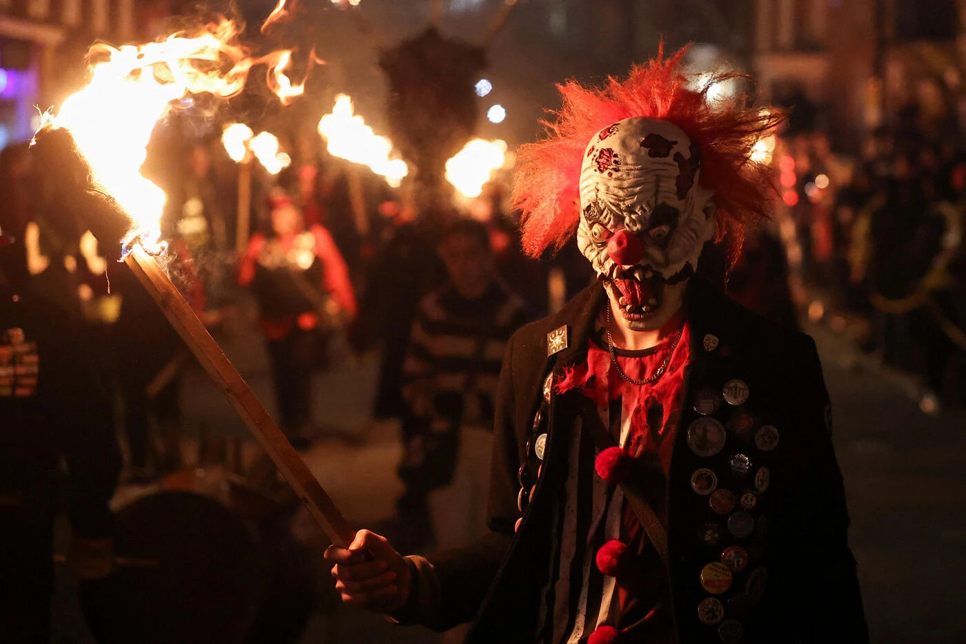Une fillette de 4 ans entre la vie et la mort après avoir été touchée par un feu d’artifice au Royaume-Uni