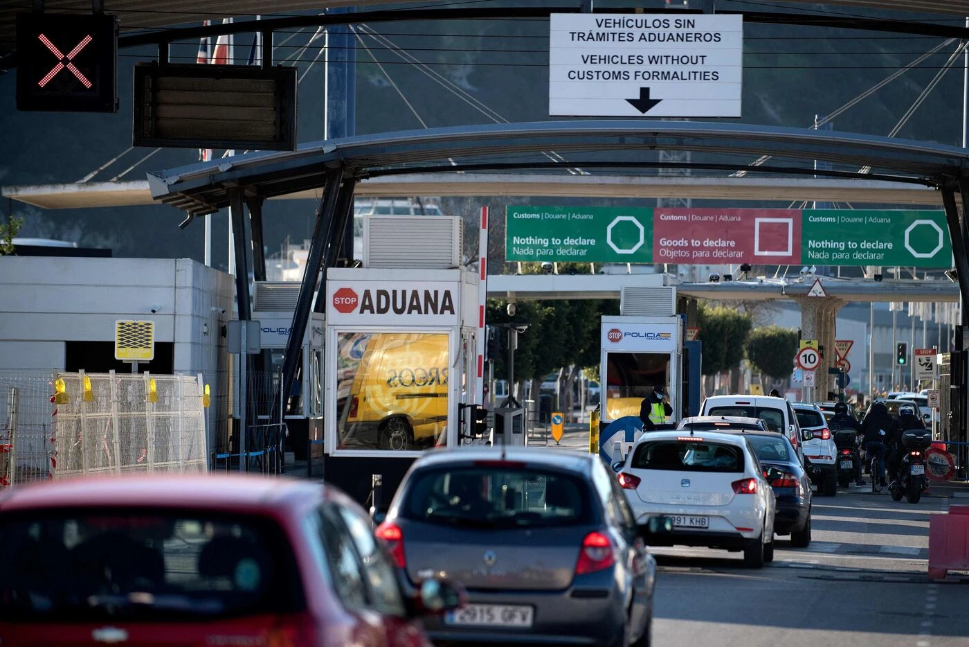 Que change la fin des contrôles douaniers à la frontière de Gibraltar ?