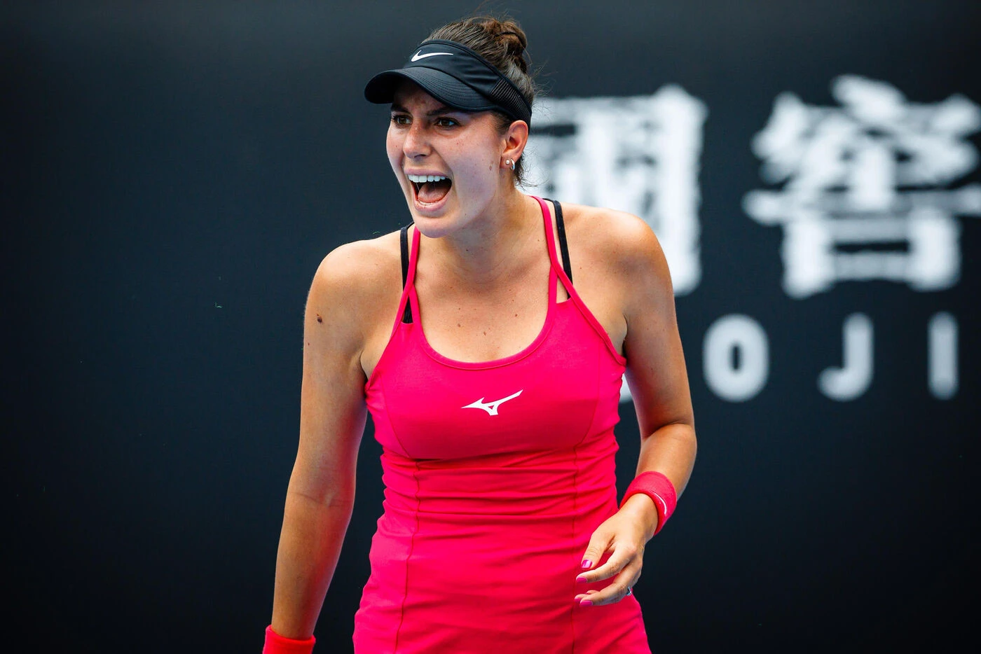 « Quelque chose que j’avais envie de faire depuis longtemps » : Océane Dodin, « la première à jouer avec les seins refaits »