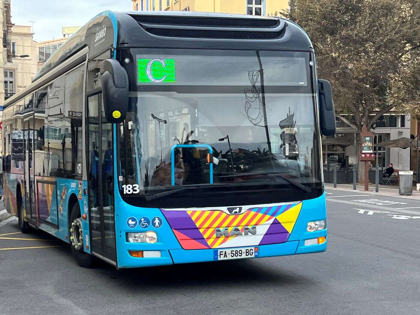 Pour plus de mixité, douze femmes suivent une formation pour devenir conductrices de bus à Perpignan