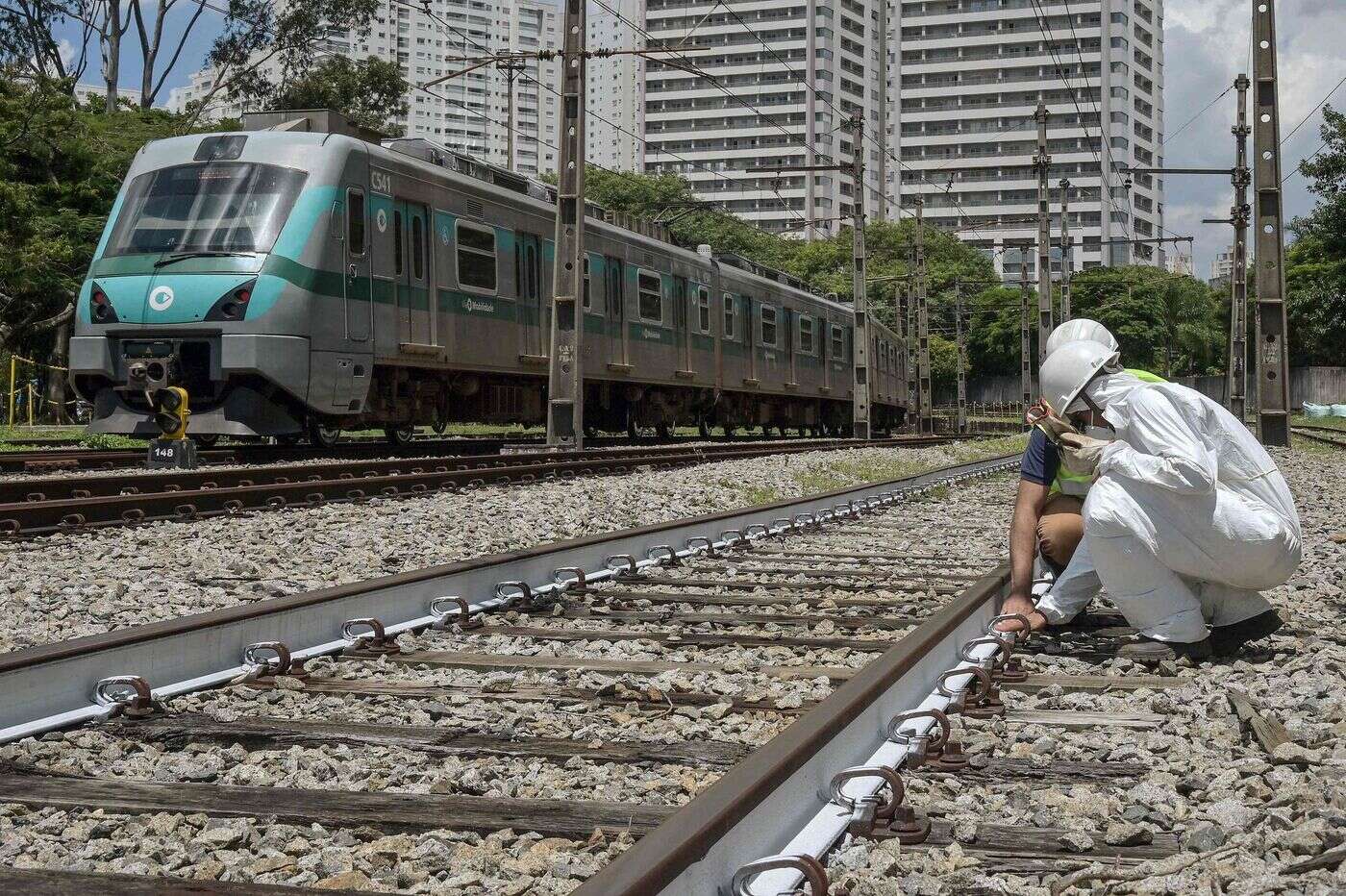 Canicule au Brésil : des voies ferrées peintes en blanc pour éviter les déraillements