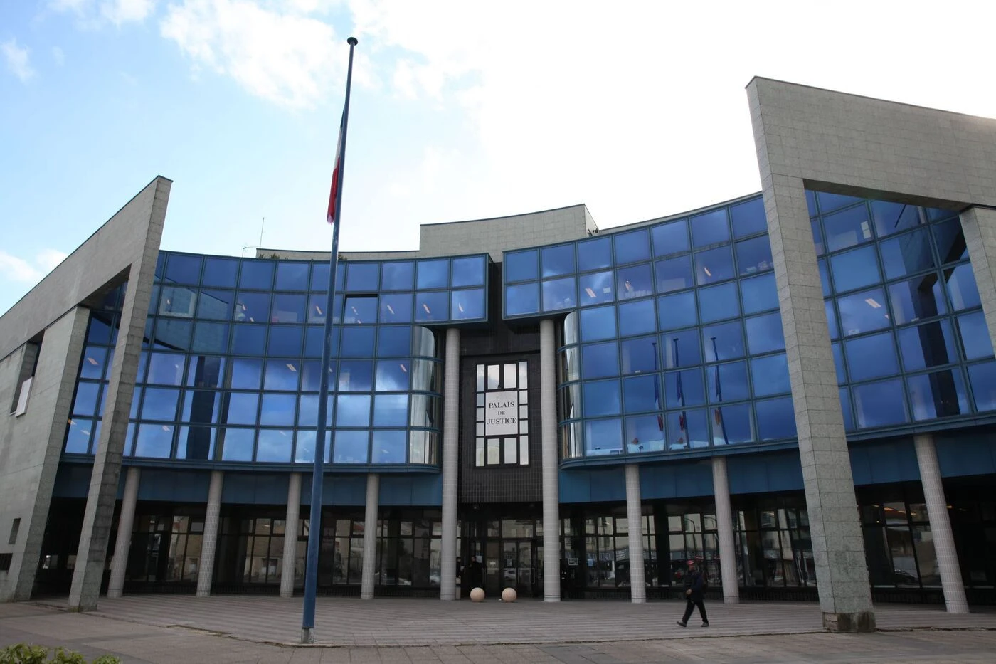 Chelles : le voleur de shampoing profère des insultes racistes à l’encontre d’un vigile