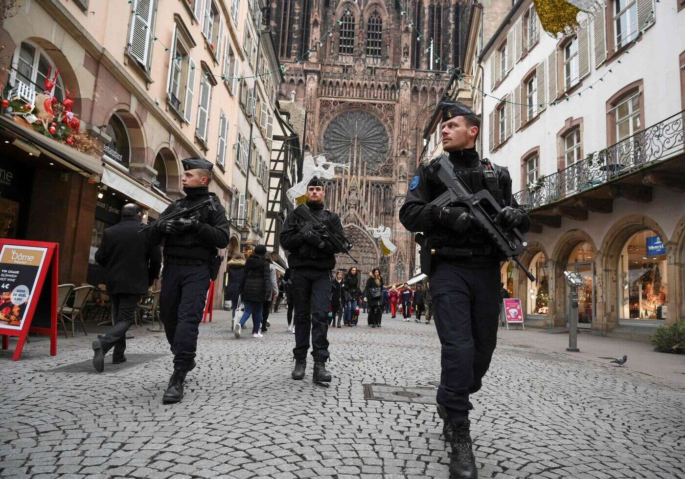 Drones, sens unique pour les piétons, policiers... le marché de Noël de Strasbourg ouvre sous haute sécurité