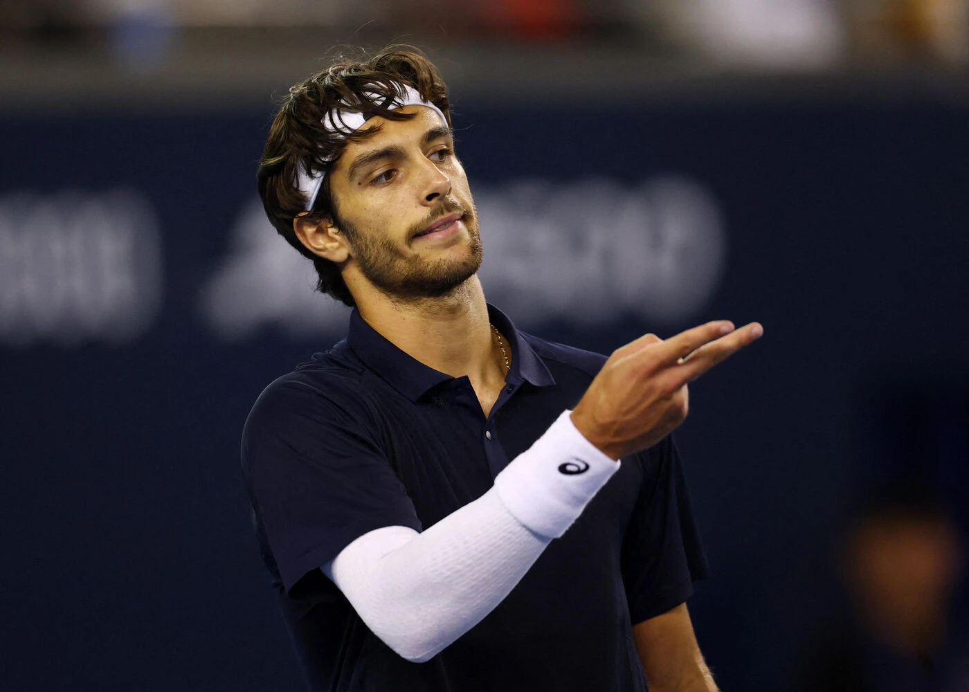 « Ils toussent toujours, ces foutus Chinois » : Lorenzo Musetti hué par le public après ses propos déplacés