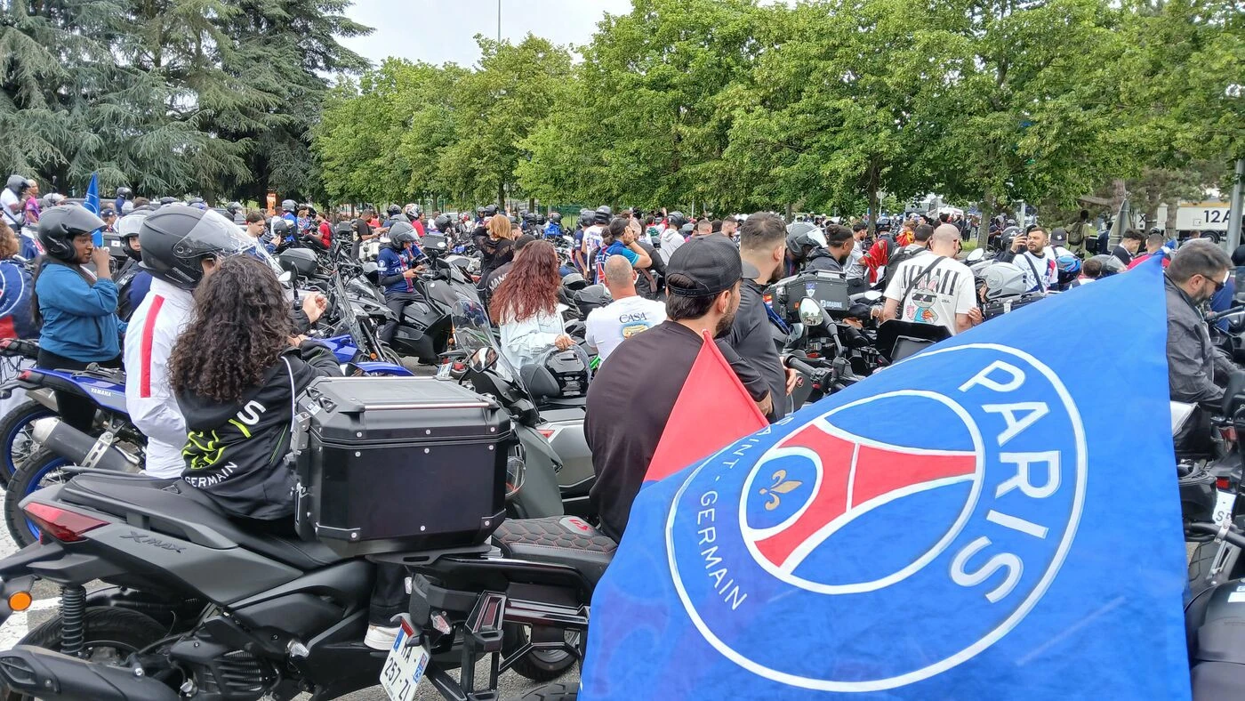 « On est venu leur montrer qu’on est fier d’eux » : dans le cortège des 1000 motards qui ont accompagné le bus du PSG