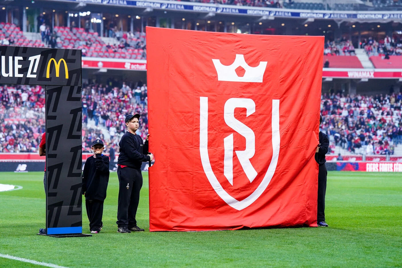 Ligue 2 : Reims s’indigne de la vague de harcèlement et de commentaires racistes ciblant l’un de ses jeunes