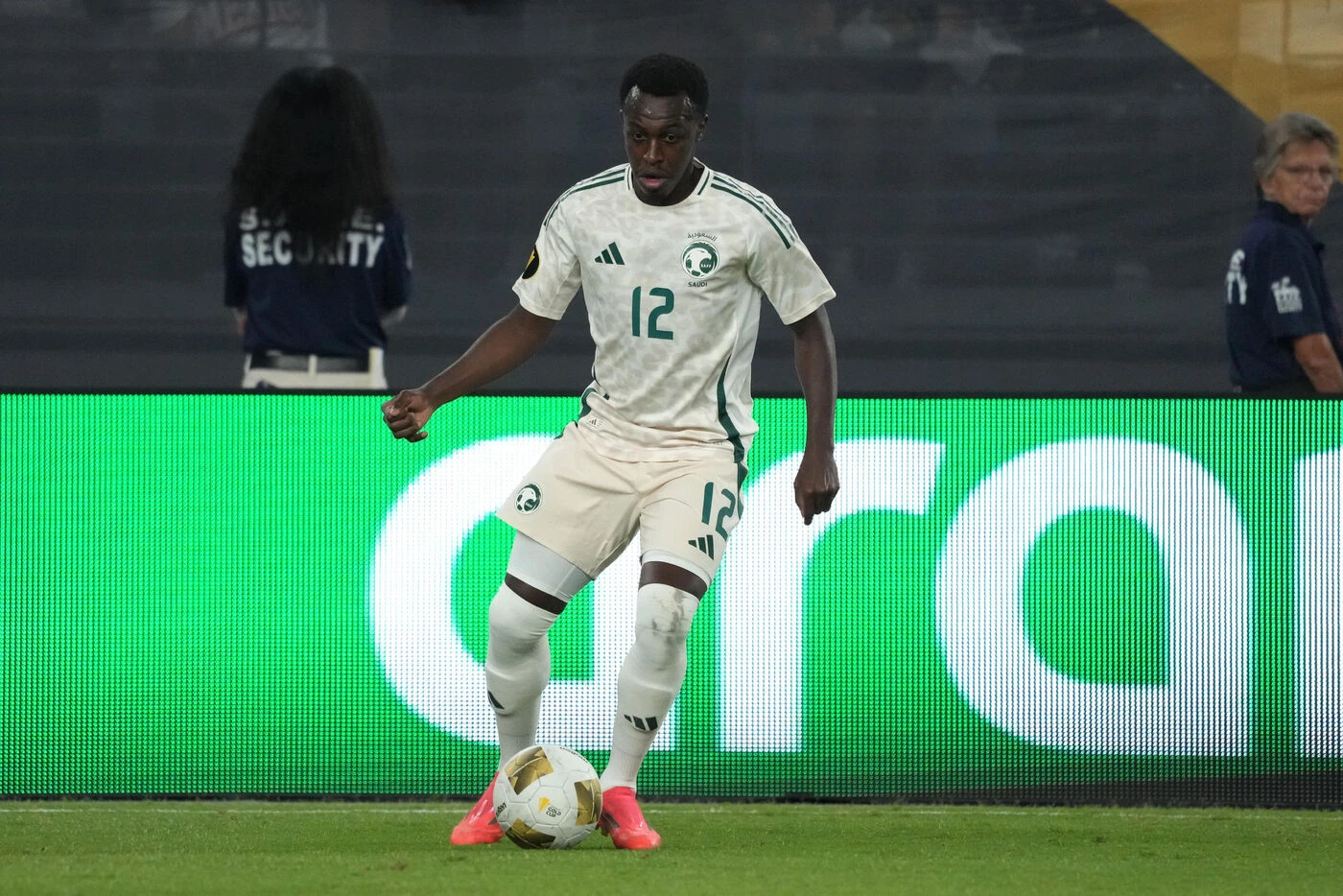 Coupe du monde 2026 : son passeport obtenu en urgence, le défenseur de Lens Abdulhamid participera bien au Mondial