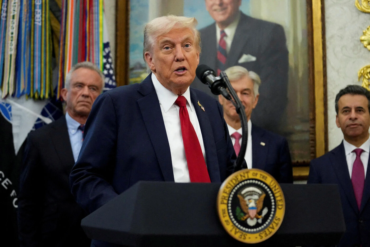 « Shutdown » aux États-Unis : Trump accentue la pression sur les démocrates au deuxième jour de paralysie budgétaire