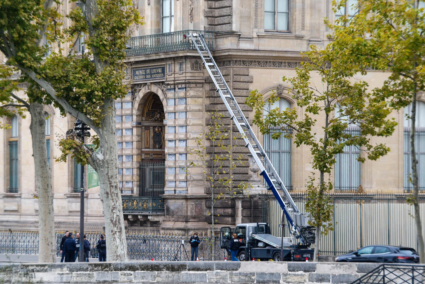 « Main basse sur le Louvre » : le récit du casse du siècle adapté à l’écran pour un film et une série documentaire