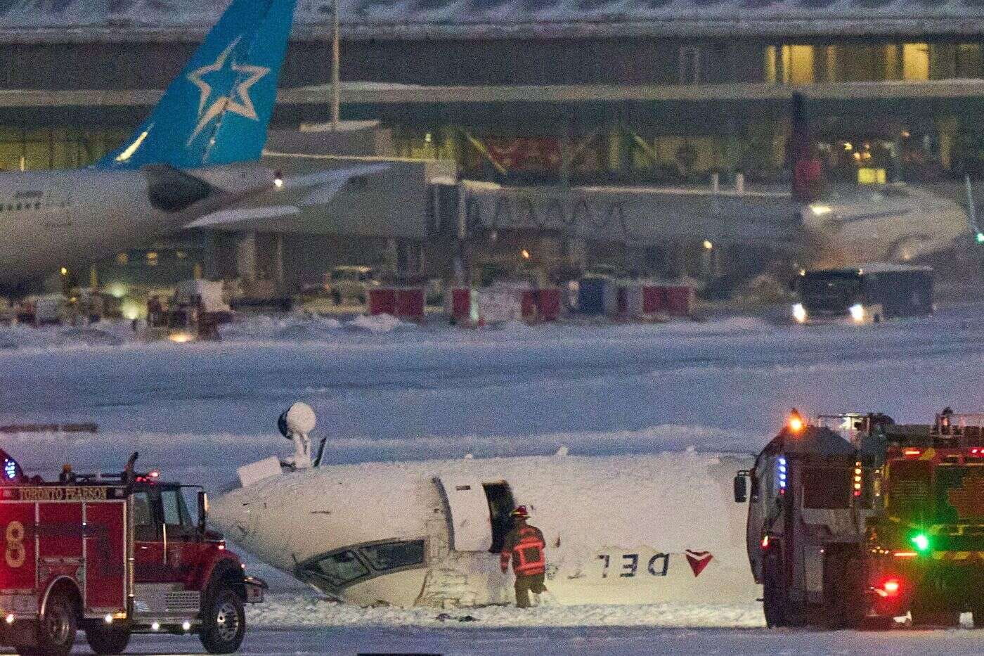 Accident à l’aéroport de Toronto : l’avion serait descendu trop vite, selon un premier rapport