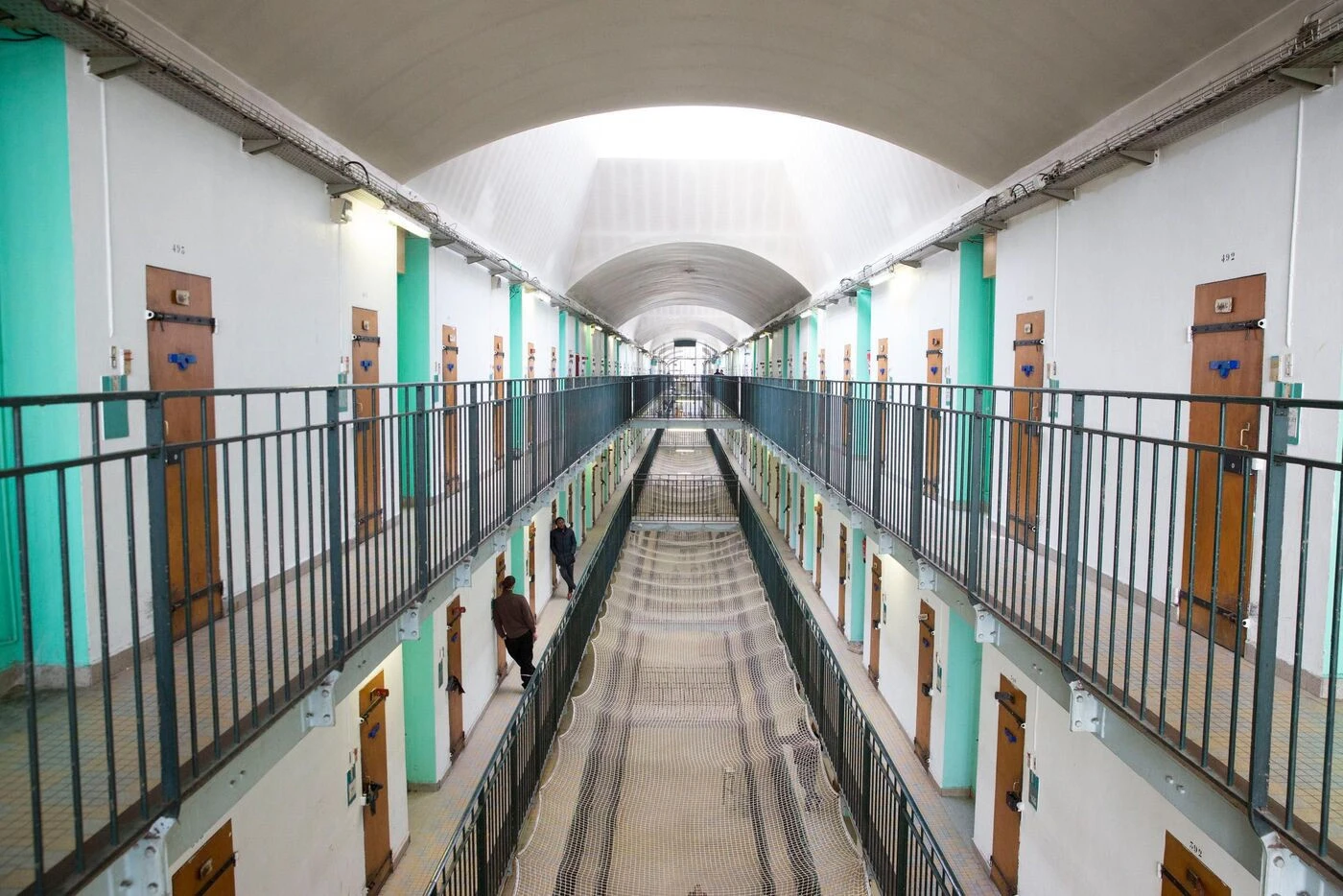 La famille de Theo Sanha, mort dans sa cellule de la prison à Fresnes, attaque l’État en justice