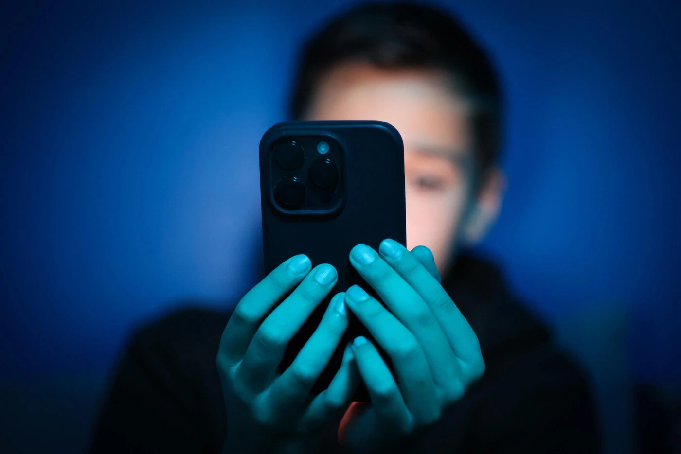 L’Élysée relance son projet d’interdire les réseaux sociaux aux moins de 15 ans