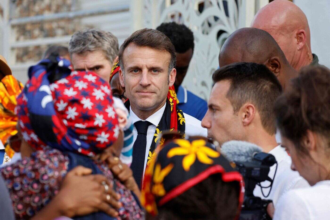 « On ne fait pas de l’humanitaire, on n’est pas en Palestine » : à Mayotte, un échange houleux entre Macron et des élus