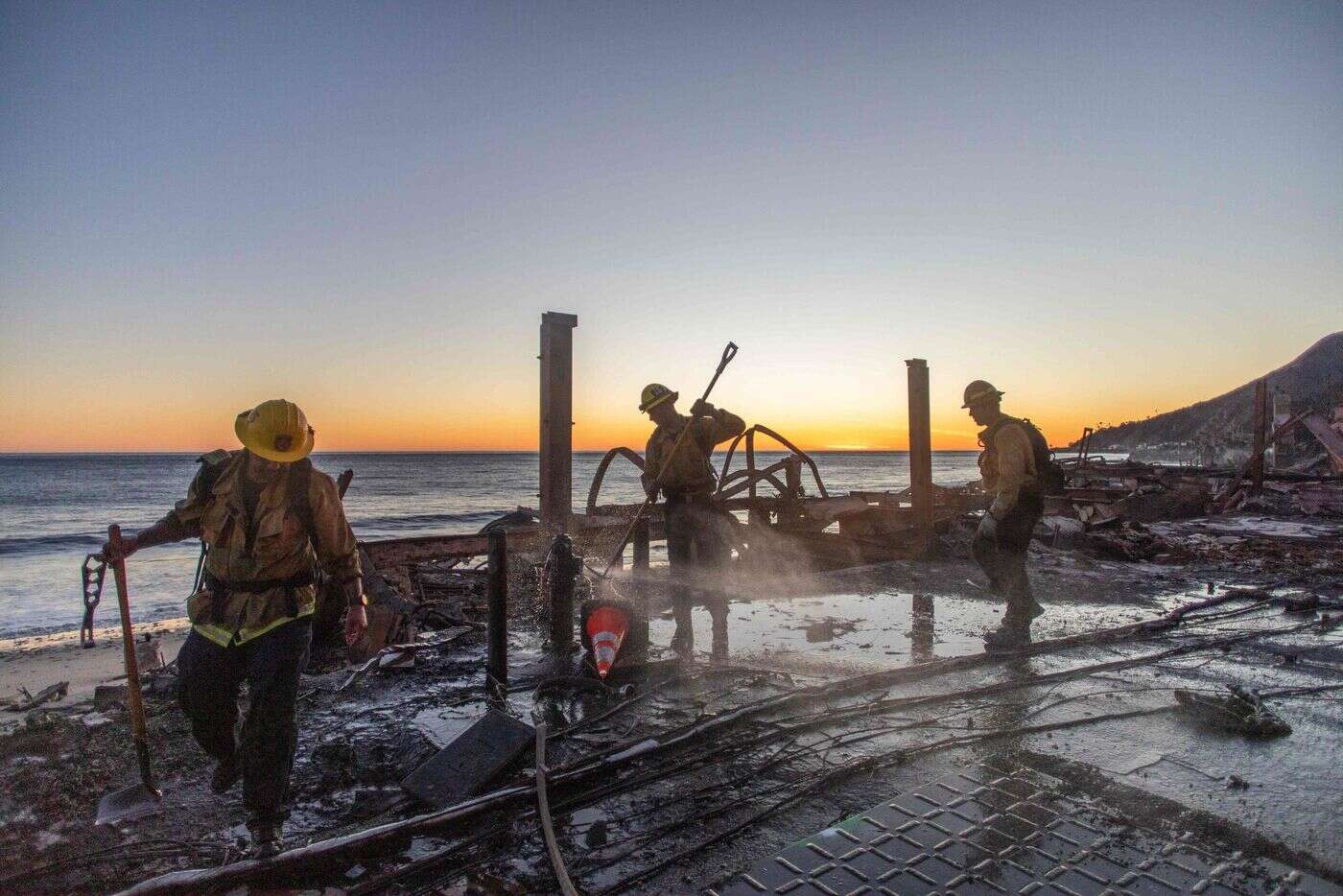 « Il ressemblait à un pompier » : à Los Angeles, un homme déguisé en soldat du feu volait les maisons touchées par les incendies