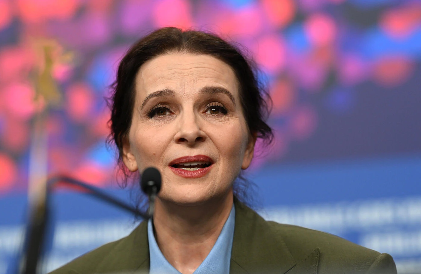 Tribune anti-Bolloré : Juliette Binoche « regrette » l’emploi du mot « fasciste » dans le texte