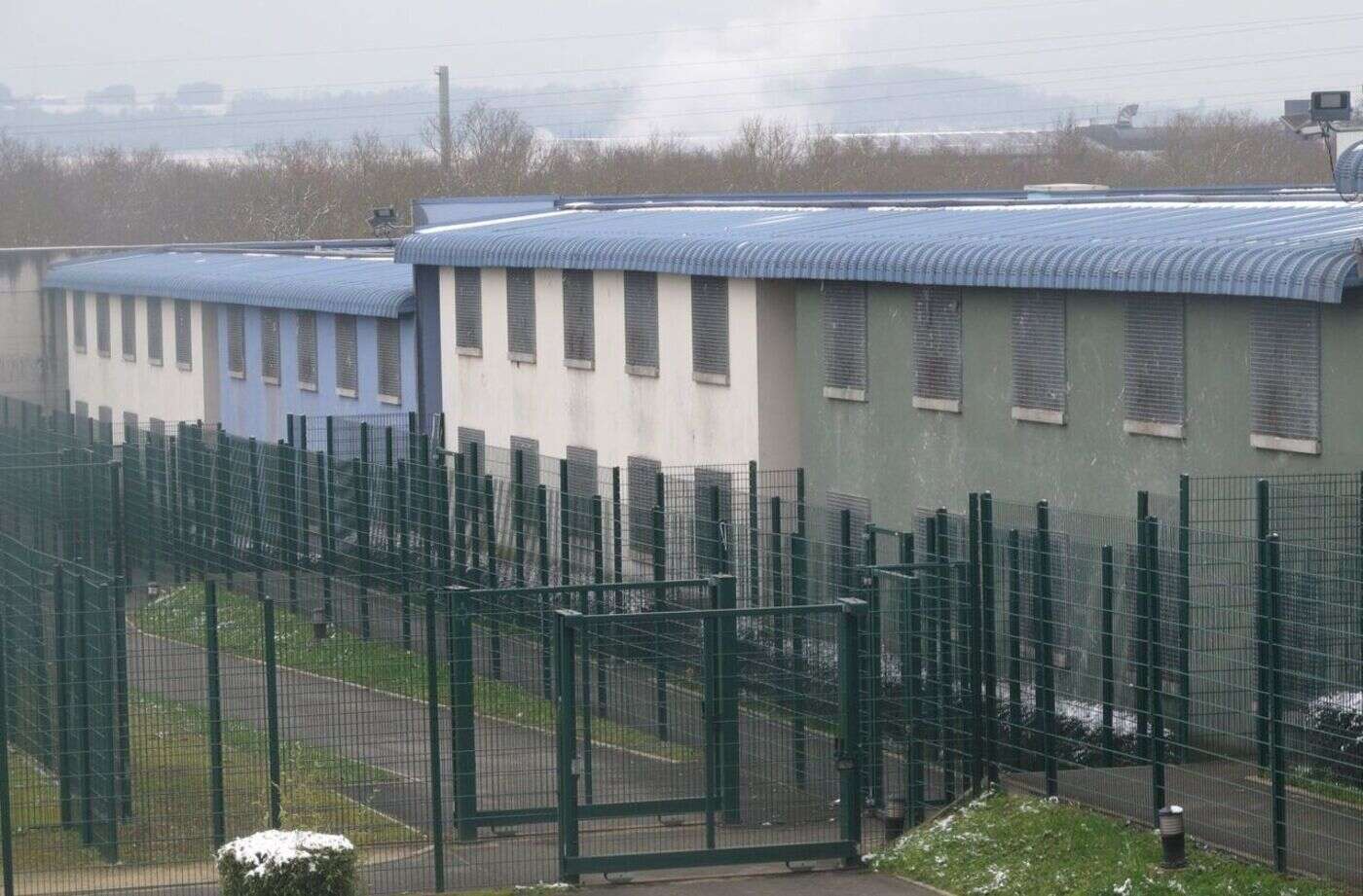 Yvelines : arrêtés après avoir lancé des colis dans l’enceinte de la prison pour mineurs de Porcheville