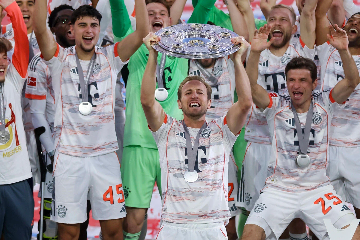 Football : Enfin! Harry Kane a soulevé avec le Bayern Munich le premier trophée majeur de sa carrière à 31 ans