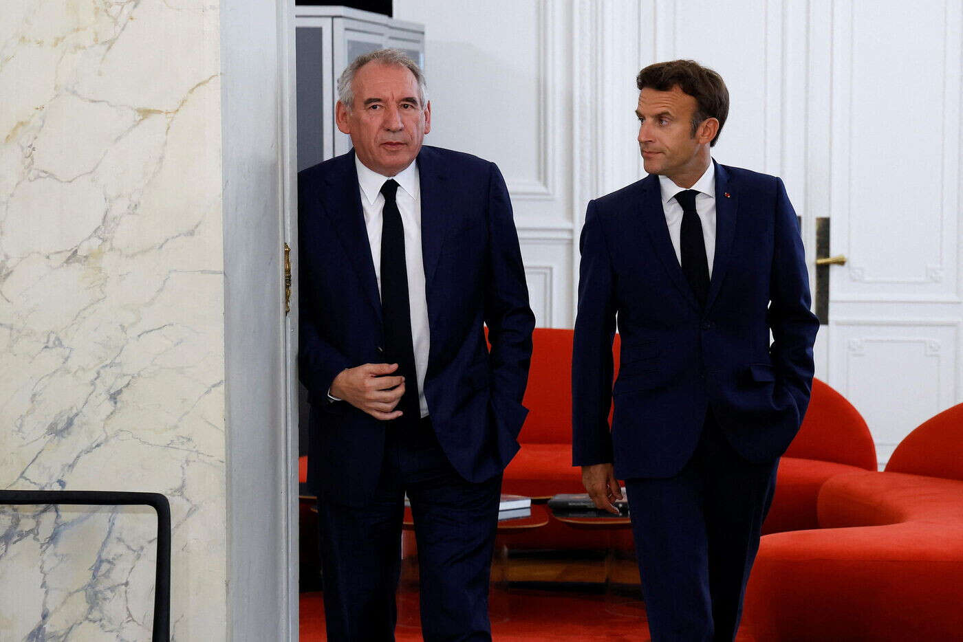 Nommé Premier ministre, François Bayrou doit désormais « dialoguer » avec les partis hors RN et LFI, selon l’Élysée