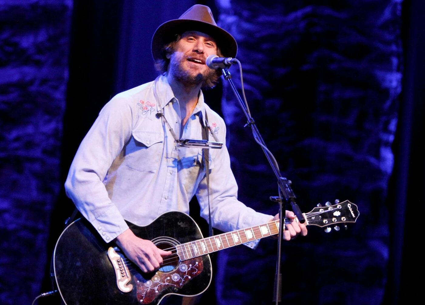 Le chanteur de country Todd Snider, hospitalisé après une « violente agression », annule sa tournée
