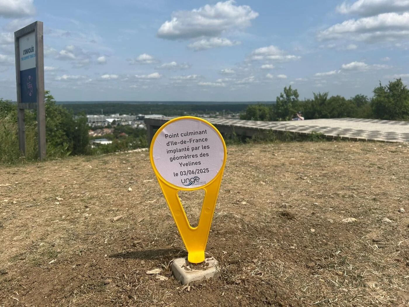 Du haut de ses 231 m... et 62 centimètres, la colline d’Elancourt est bien le point culminant d’Île-de-France !