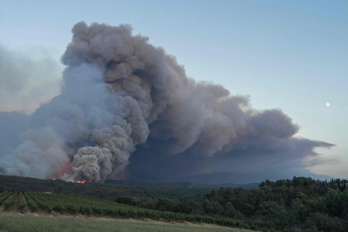 Incendie meurtrier dans l’Aude : pourquoi le feu s’est propagé à une vitesse « hors norme »