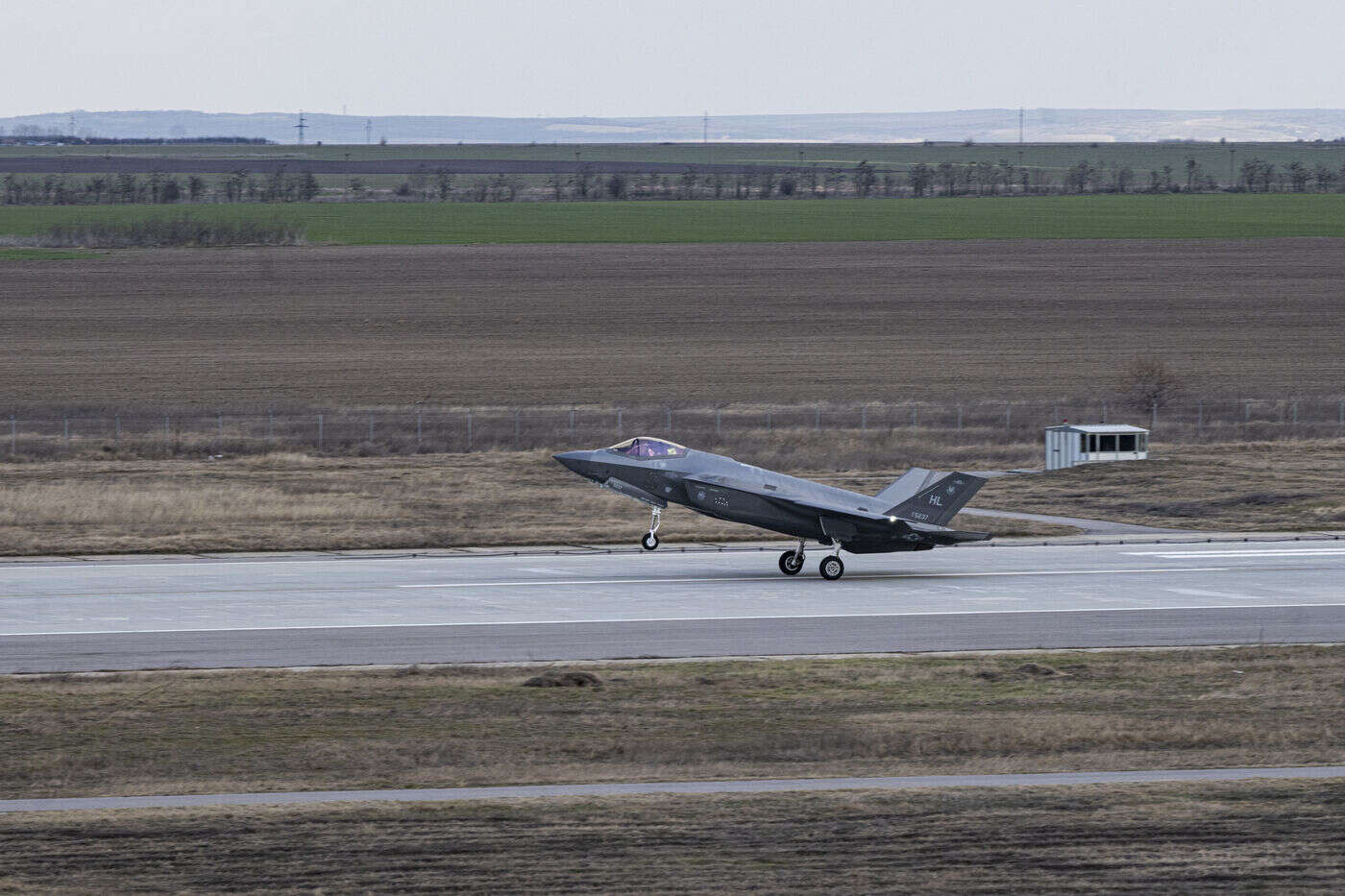 L’armée américaine intercepte un avion au-dessus de la résidence de Donald Trump alors qu’il jouait au golf