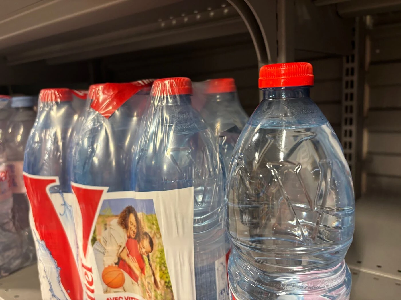 « Certains ne sont plus conformes » : en Bretagne, l’association « Un Bouchon Un sourire » débordée par des tonnes de plastique non recyclable